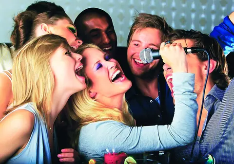 Leii vor distracţie la karaoke