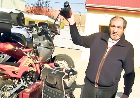 Țiganul a montat camere şi a văzut hoţii pe laptop | Bulibaşa şi-a recuperat lucrurile furate