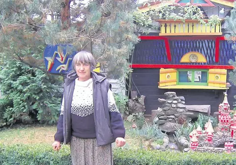 O femeie din Otopeni locuieşte într-o căsuţă de poveste