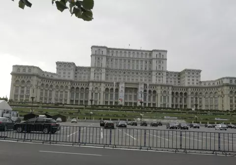 Iată parlamentarii care fac afaceri cu statul