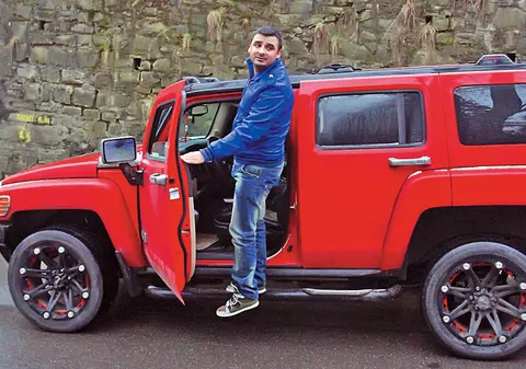 Manelistul Liviu Guţă va primi un Hummer nou de la un fan din America