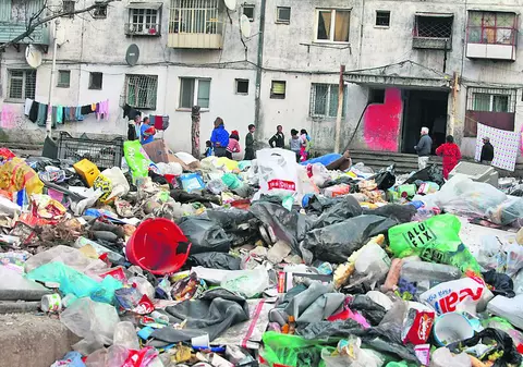 Ferentariul «se îneacă» în gunoaie