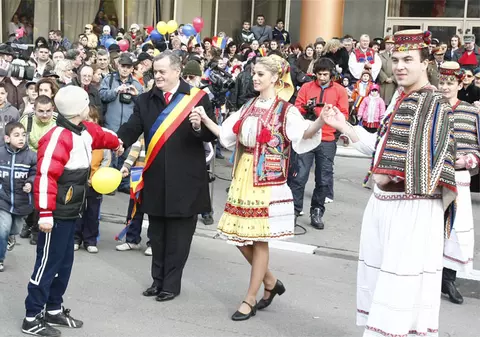 CNMT somează autorităţile române să schimbe data Zilei Naţionale