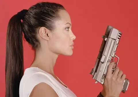 Mai multe obiecte ale Angelinei Jolie au fost scoase la licitaţie