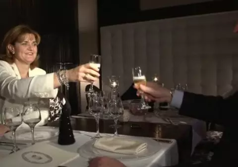 Video | Elisabeta Lipă a rezervat un restaurant pentru a-i organiza o petrecere-surpriză în doi soţului 
