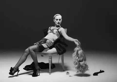 Video | Natalie Portman se dezbracă de dragul artei