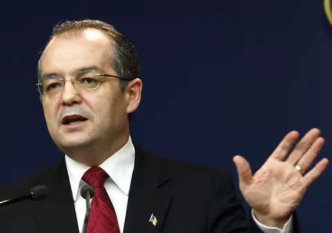Emil Boc: "Salariile bugetarilor vor creşte cu 15% de la 1 ianuarie"