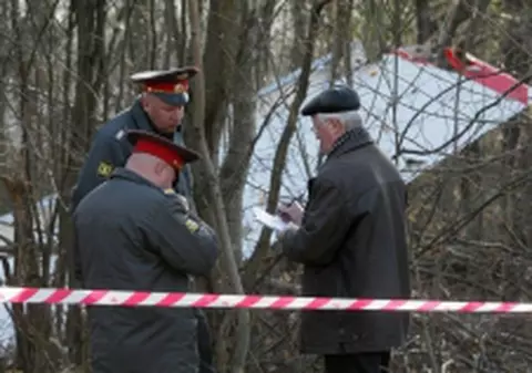 Prăbuşirea avionului prezidenţial polonez la Smolensk, cauzată de 12 factori