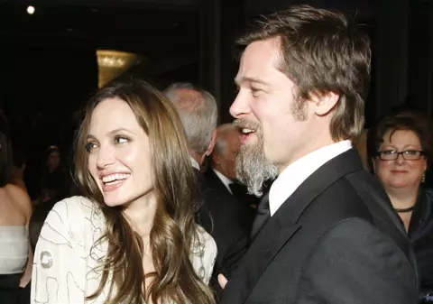 Brad Pitt şi Angelina Jolie adoră să facă yoga în doi