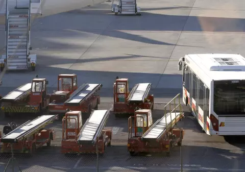 Toate zborurile din Grecia, anulate miercuri din cauza unei greve generale 