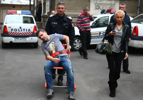 Andreea Spătaru sare în apărarea iubitului interlop: "Nu ştiu de ce l-au bătut poliţiştii"