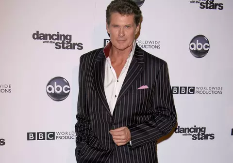 David Hasselhoff are două iubite