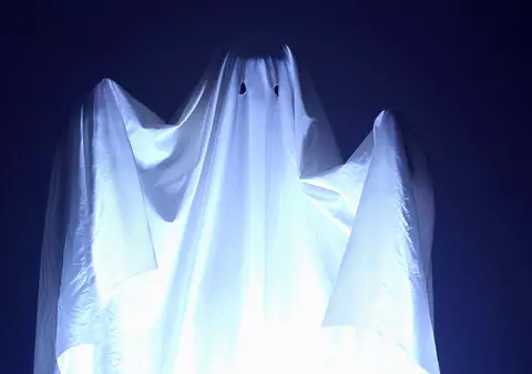 Asta le întrece pe toate! O vasluiancă s-a plâns la 112 că o fantomă îi bate familia