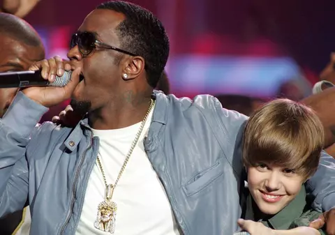 Video | P. Diddy îl învaţă pe Justin Bieber să fie "şmecheraş"