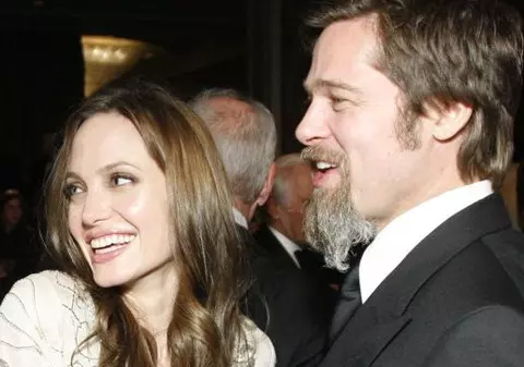 Angelina Jolie i-a cumpărat lui Brad Pitt un inel de 400.000 de dolari