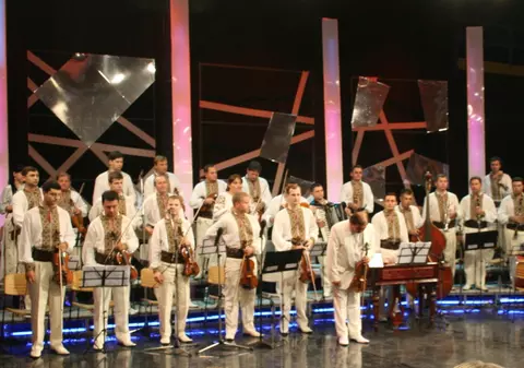 Pentru bebeluşul Iulianei Tudor a cântat o orchestră întreagă!