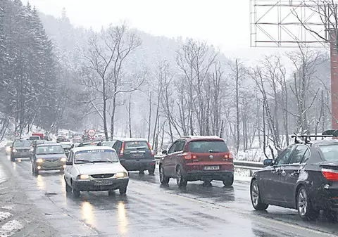 Circulaţie îngreunată pe DN1, în zona Sinaia - Buşteni - Predeal