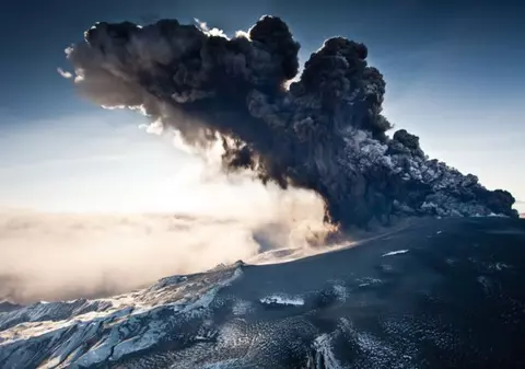 Vulcanul Eyjafjallajokull a devenit atracţie pentru turiştii americani