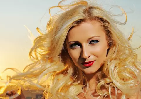 Video | Lora ne colindă - “White Christmas”