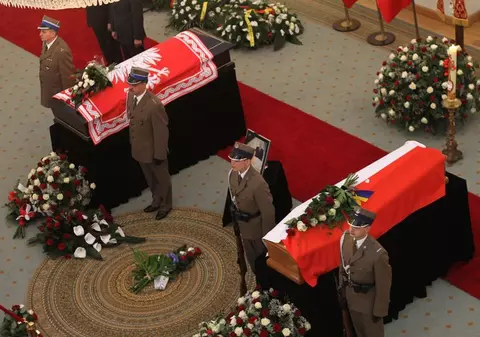 Trupul preşedintelui polonez Lech Kaczynski ar putea fi exhumat