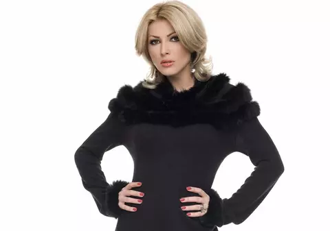 Ilinca Vandici l-a prins pe "Moş Crăciun" pe dulap