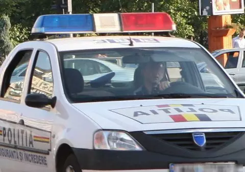Şapte români, care făceau trafic de persoane în Grecia, au fost arestaţi