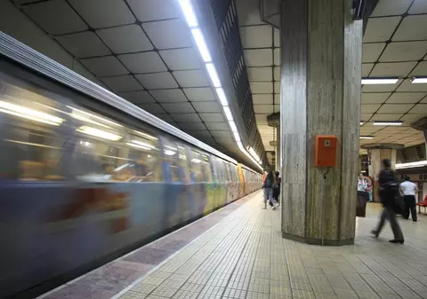 Metroul va circula de Crăciun şi Anul nou la intervale cuprinse între 9 şi 12 minute