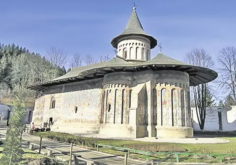 Românii cred că Biserica îi va salva de sărăcie