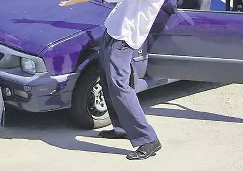 Bătrân agresat de un şofer nervos