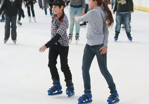 Patinoar reclamat la OPC pentru că era prea alunecos 
