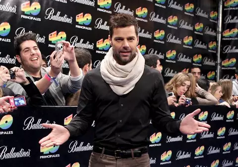 Ricky Martin se gândeşte să adopte un copil