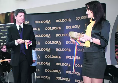 Gică Popescu şi-a inaugurat ieri, în Bucureşti, un luxos centru comercial: Bazar de 10.000.000 €