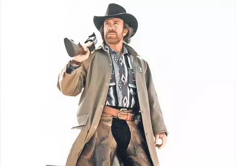 Celebrul Chuck Norris şi-a văzut visul împlinit | Este poliţist texan pe bune!