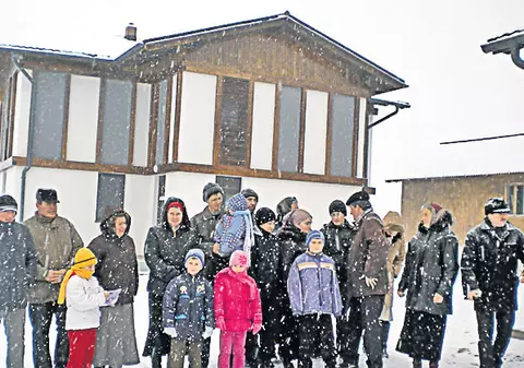 Austriecii le-au făcut case sinistraţilor din Suceava