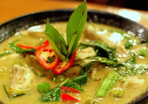 Reţete exotice: Pui Thai Green Curry