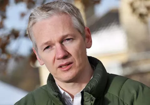 Fondatorul WikiLeaks are un fiu de 21 de ani
