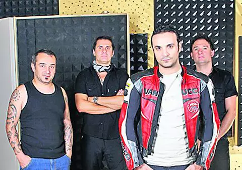 Direcţia 5 celebrează 25 de ani, alături de fanii săi. Trupa lansează un nou album