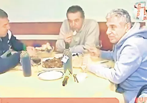 Crăciunul în familia Becali - Amintiri cu «băşica porcului»