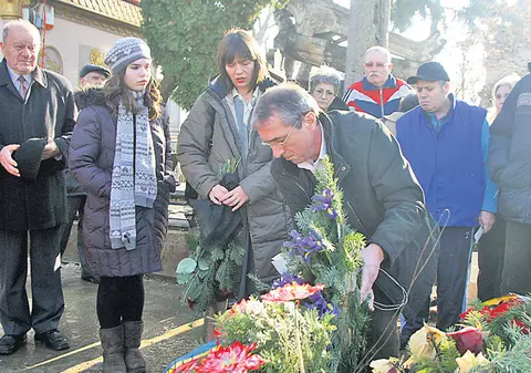 După 21 de ani, Valentin s-a dus la mormântul Ceauşeştilor