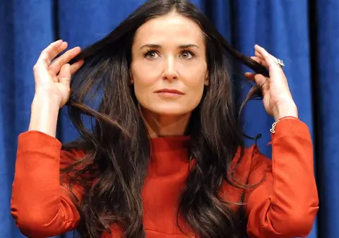 Demi Moore: "Ajutor! Faţa mea cade şi nu pot să fac nimic'"