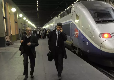 Francezii au comis-o: două trenuri TGV au plecat în direcţii greşite