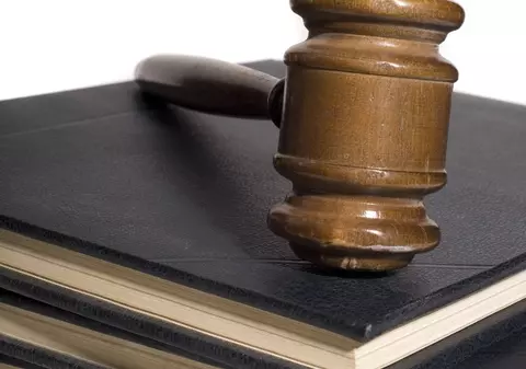 Un condamnat a fost uitat la tribunal 18 ore