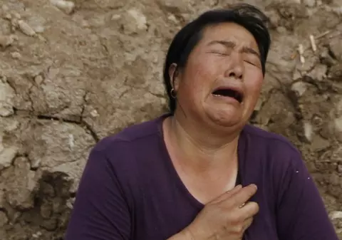 Cinci etaje ale unui bloc, distruse pentru a o forţa pe proprietara mansardei să plece