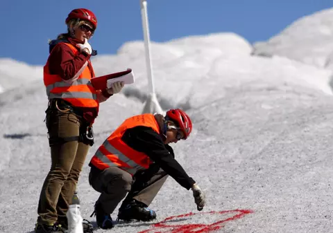 Până în 2100, trei sferturi din gheţarii din Alpi s-ar putea topi