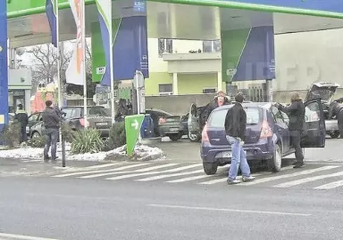 Zeci de şoferi au protestat în Hunedoara, Deva şi Călăraşi faţă de scumpirea carburanţilor