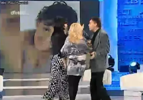 Video | Mariana Moculescu l-a luat la bătaie pe fostul soţ, în platou la Acces Direct