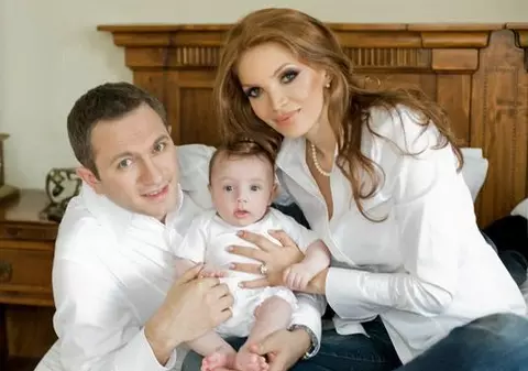 Video | Cristina Spătar primeşte bani mulţi să nu se dezbrace