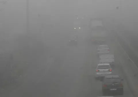 Vizibilitate redusă din cauza ceţii pe autostrada Bucureşti-Constanţa 