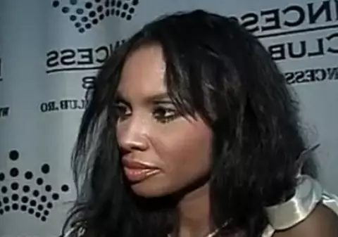 Laurette, pe scenă cu presupusa amantă a iubitului ei 