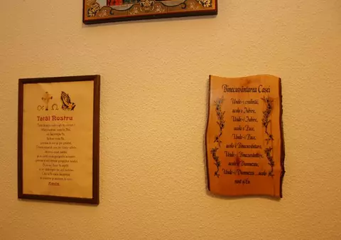 Ogică are poze cu fiica lui şi versurile din "Tatăl nostru" pe pereţi 